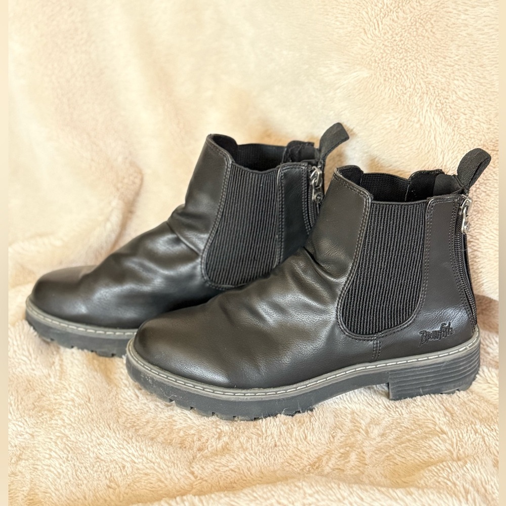 Black Ankle Boots with Elastic Panels